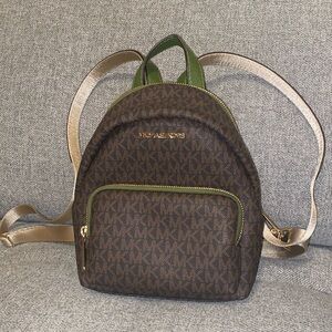 Michael Kors Mini Backpack NWOT 🤎💚
